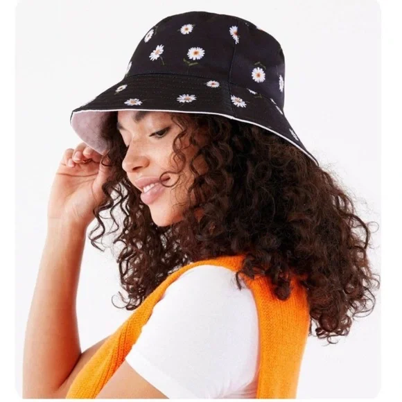 Alice + Olivia | Accessories | Alice Olivia Reversible  display picture 2